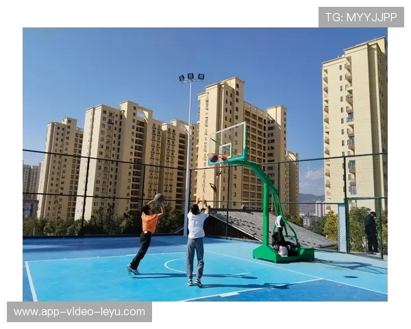 拄拐少年的篮球梦:18 岁瑞安球迷拄双拐力挺浙 BA 拄拐少年的篮球梦:18 岁瑞安球迷拄双拐力挺浙 BA